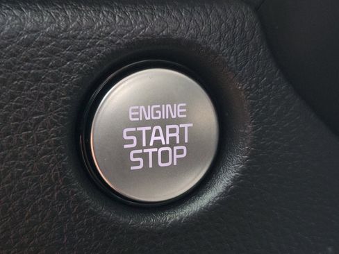 Used 2025 Kia Carnival SX w/ SX Dark Edition Package FWD image 22