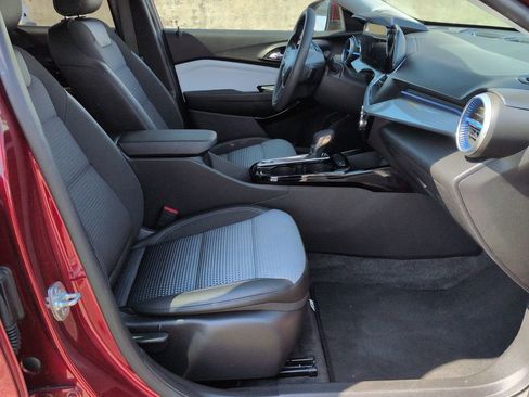 Certified 2025 Chevrolet Trax LT image 23