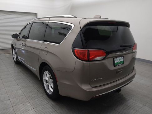 Used 2017 Chrysler Pacifica Touring-L Plus FWD image 5