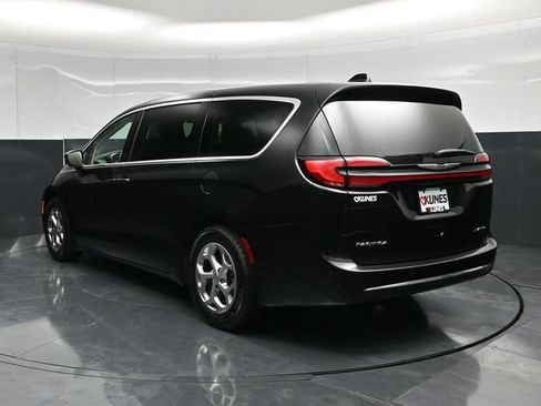 Certified 2024 Chrysler Pacifica Limited FWD image 12