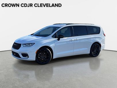 Certified 2024 Chrysler Pacifica Limited w/ S Appearance Package