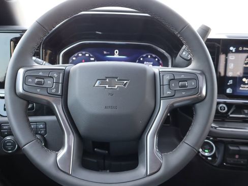 Used 2025 Chevrolet Silverado 2500 ZR2 w/ Technology Package image 9