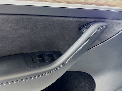Used 2023 Tesla Model Y Long Range AWD/4WD image 16