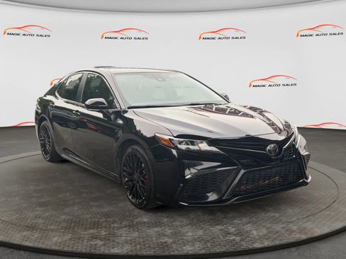 Used 2022 Toyota Camry SE FWD image 5
