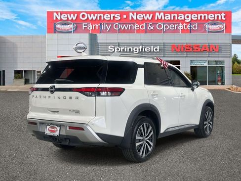 Used 2022 Nissan Pathfinder Platinum w/ Cargo Package image 5