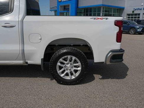 Used 2022 Chevrolet Silverado 1500 LT AWD/4WD image 12