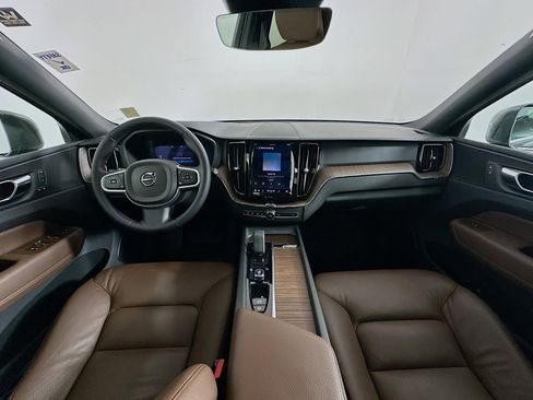 Used 2022 Volvo XC60 B5 Momentum AWD/4WD image 10
