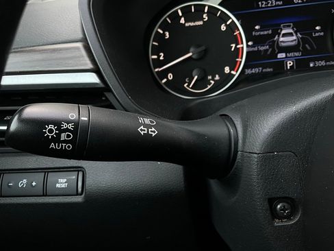 Used 2025 Nissan Altima 2.5 SV image 34