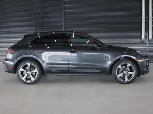 Certified 2025 Porsche Macan AWD/4WD image 12