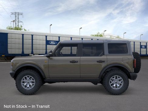 New 2025 Ford Bronco Badlands image 3