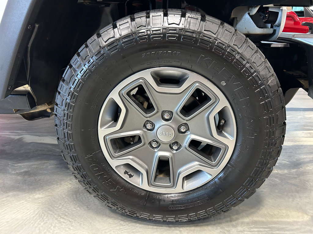 Used 2017 Jeep Wrangler Unlimited Rubicon w/ Connectivity Group AWD/4WD image 20