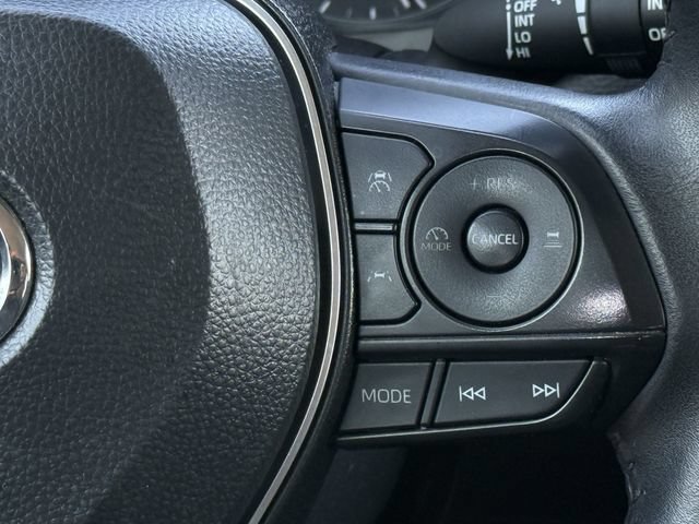 Used 2025 Toyota Corolla Cross LE FWD image 15