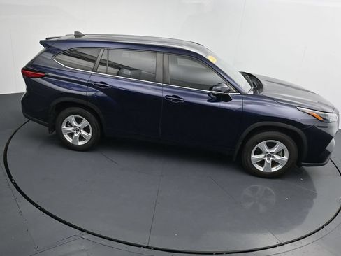Used 2023 Toyota Highlander LE AWD/4WD image 28