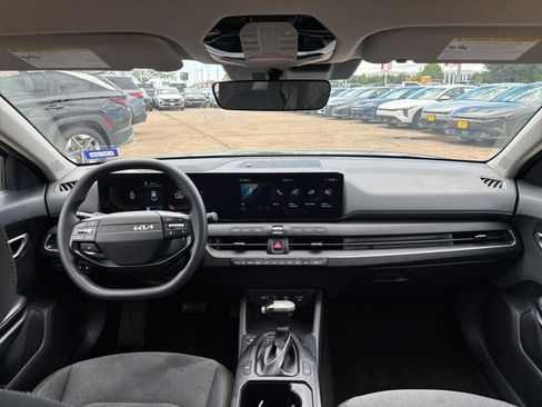 Used 2025 Kia K4 FWD image 32