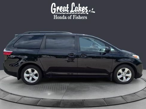 Used 2015 Toyota Sienna LE FWD image 6