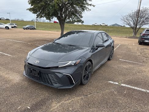 Used 2025 Toyota Camry XSE image 1