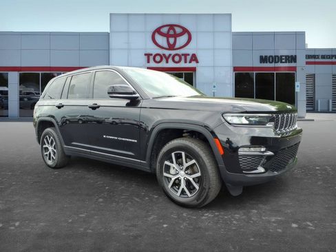 Used 2025 Jeep Grand Cherokee Limited AWD/4WD image 9