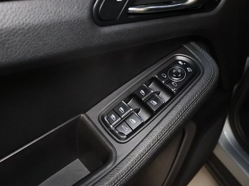 Used 2019 Porsche Macan AWD/4WD image 12