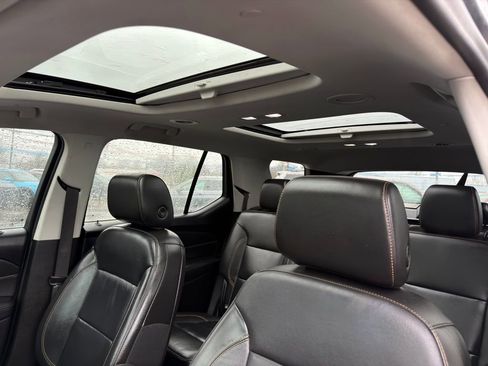 Used 2021 Chevrolet Traverse LT w/ LT Premium Package image 3