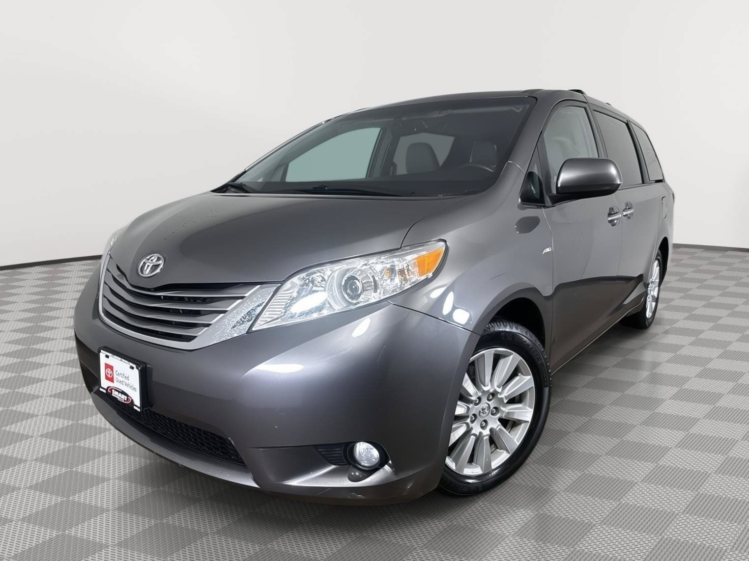 Used 2017 Toyota Sienna XLE w/ XLE Navigation Package AWD/4WD image 1