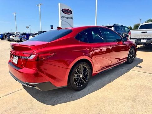 Used 2025 Toyota Camry SE w/ Convenience Package FWD image 4