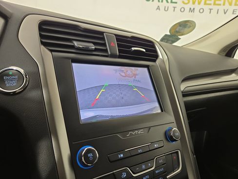 Used 2020 Ford Fusion SE image 20