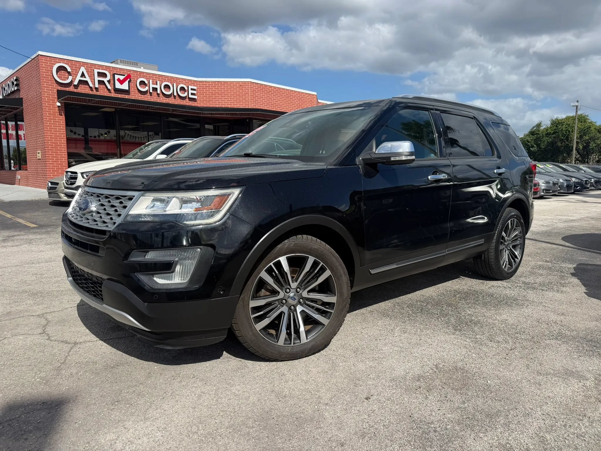 Used 2016 Ford Explorer Platinum AWD/4WD image 1
