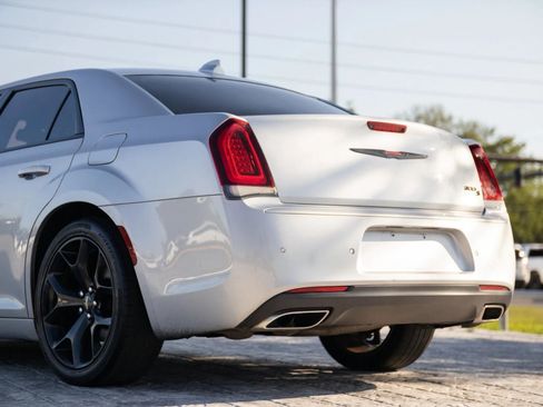 Used 2021 Chrysler 300 S RWD image 9