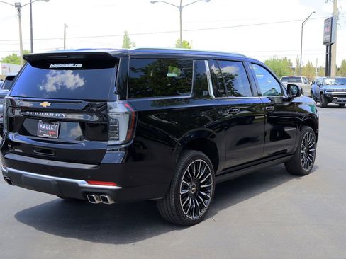 Used 2026 Chevrolet Suburban High Country image 7