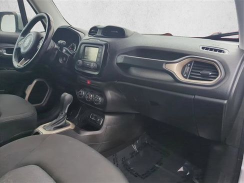 Used 2017 Jeep Renegade Latitude image 27
