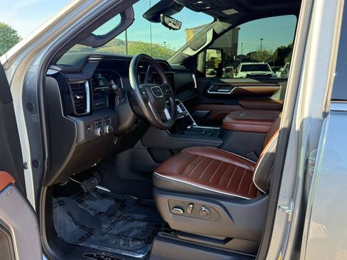 Used 2025 GMC Sierra 3500 Denali Ultimate AWD/4WD image 11