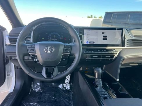 Used 2026 Toyota Camry Hybrid w/ Multimedia Upgrade Package FWD image 13