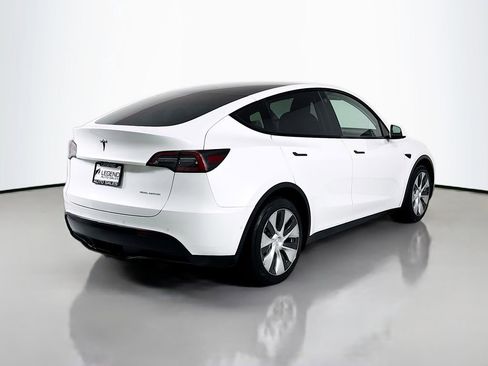 Used 2022 Tesla Model Y Long Range image 5