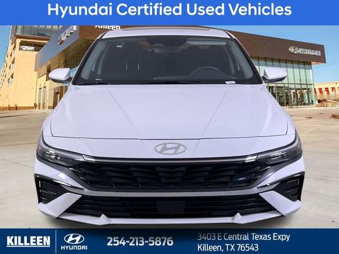 Used 2025 Hyundai Elantra SEL FWD image 2