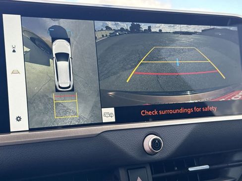 Used 2025 Toyota Crown Signia Limited image 21