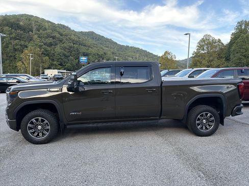 Used 2024 GMC Sierra 1500 AT4 w/ Technology Package AWD/4WD image 5