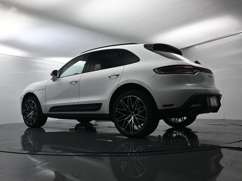 Certified 2026 Porsche Macan AWD/4WD image 48
