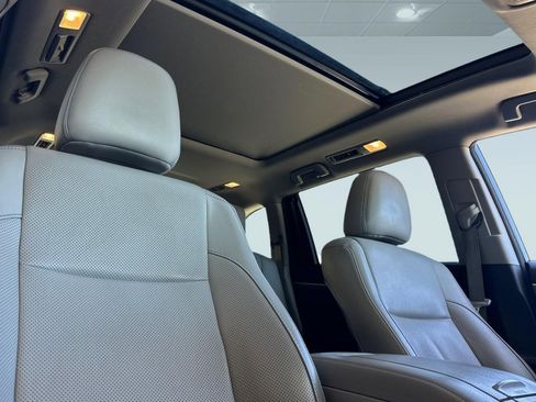 Used 2017 Toyota Highlander Limited Platinum image 15