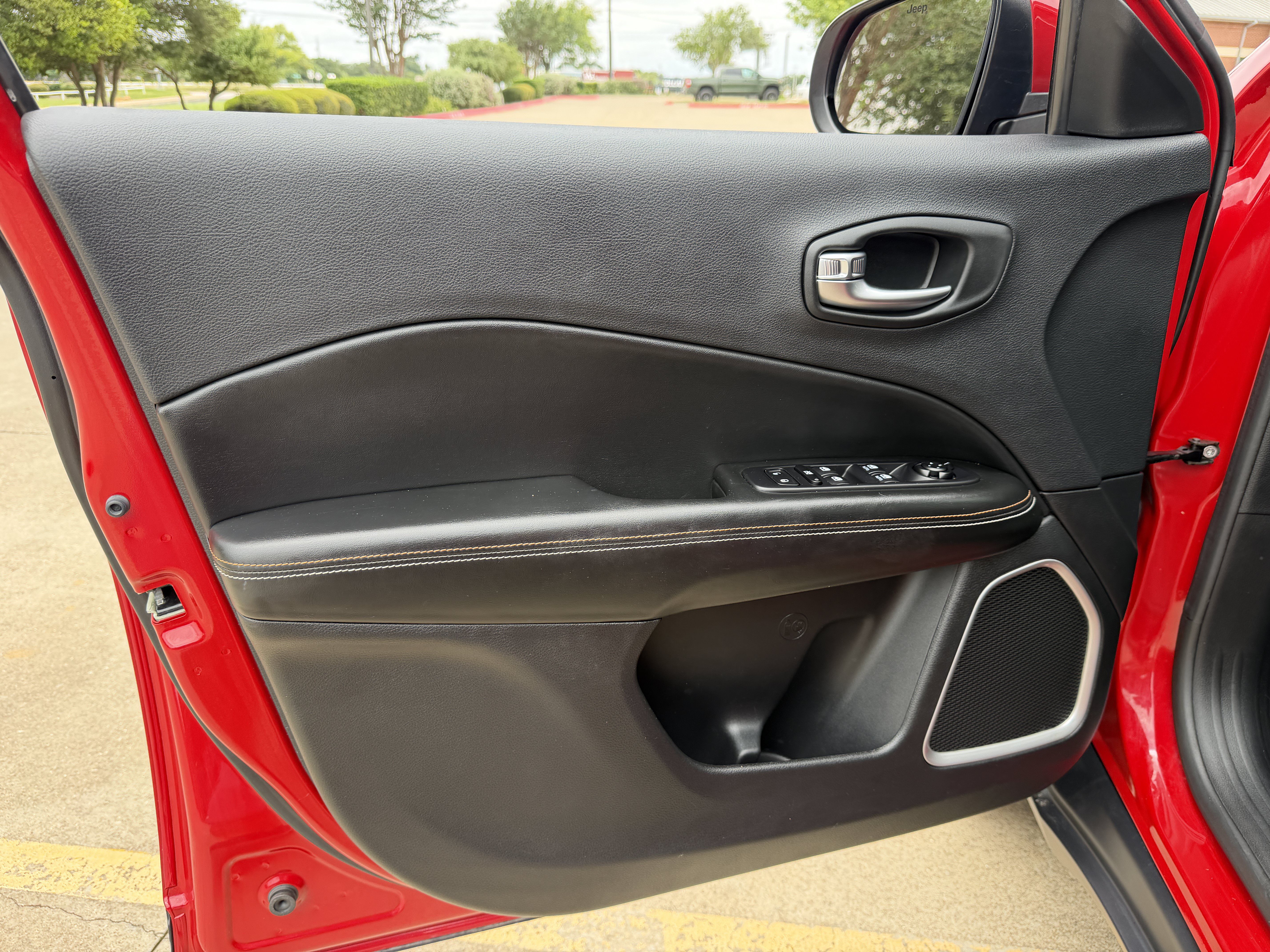 Used 2019 Jeep Compass Latitude w/ Popular Equipment Group AWD/4WD image 18