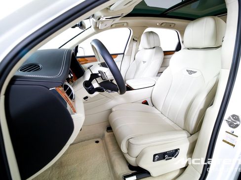 Used 2023 Bentley Bentayga Plug-In Hybrid AWD/4WD image 11