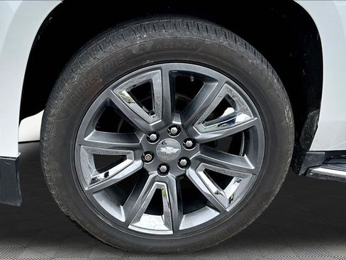 Used 2020 Chevrolet Suburban Premier AWD/4WD image 35