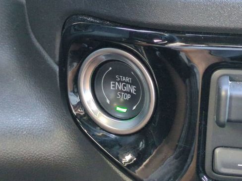 Certified 2025 GMC Sierra 1500 SLT image 34