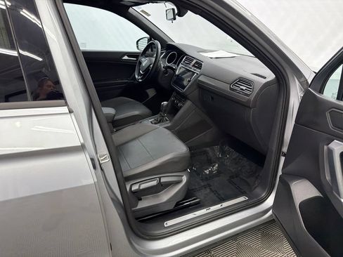 Used 2020 Volkswagen Tiguan SE R-Line FWD image 14