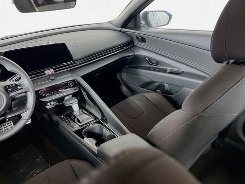 Certified 2025 Hyundai Elantra SEL image 21