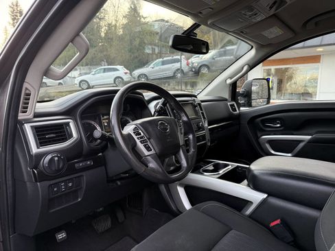 Used 2017 Nissan Titan SV image 20
