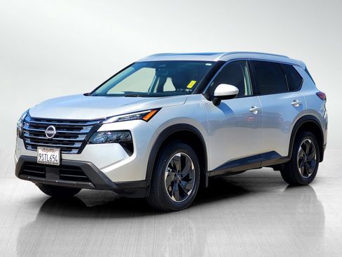 Used 2025 Nissan Rogue SV w/ SV Premium Package FWD image 11