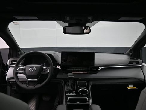 Certified 2026 Toyota Sienna XSE image 28