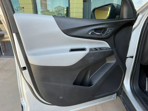 Used 2020 Chevrolet Equinox LS w/ LPO, Floor Liner Package FWD image 18