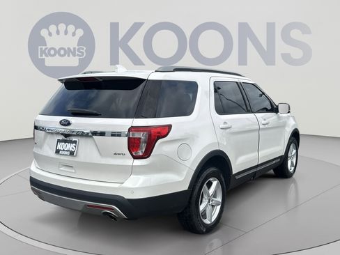 Used 2017 Ford Explorer XLT w/ Equipment Group 202A AWD/4WD image 11