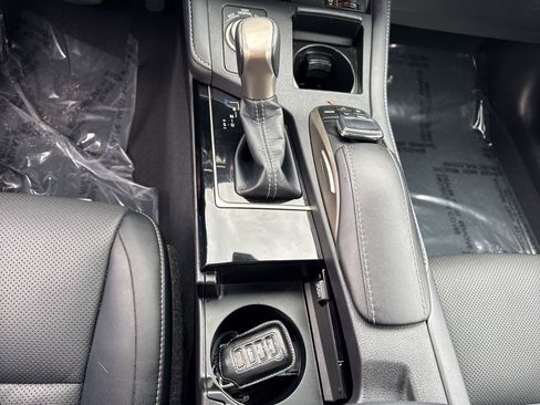 Used 2018 Lexus ES 350 w/ Navigation System Package image 23